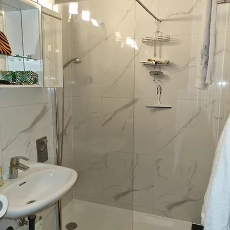 B116, Schoene Ferienwohnung Mit 2 Schlafzimmern لانشتاين